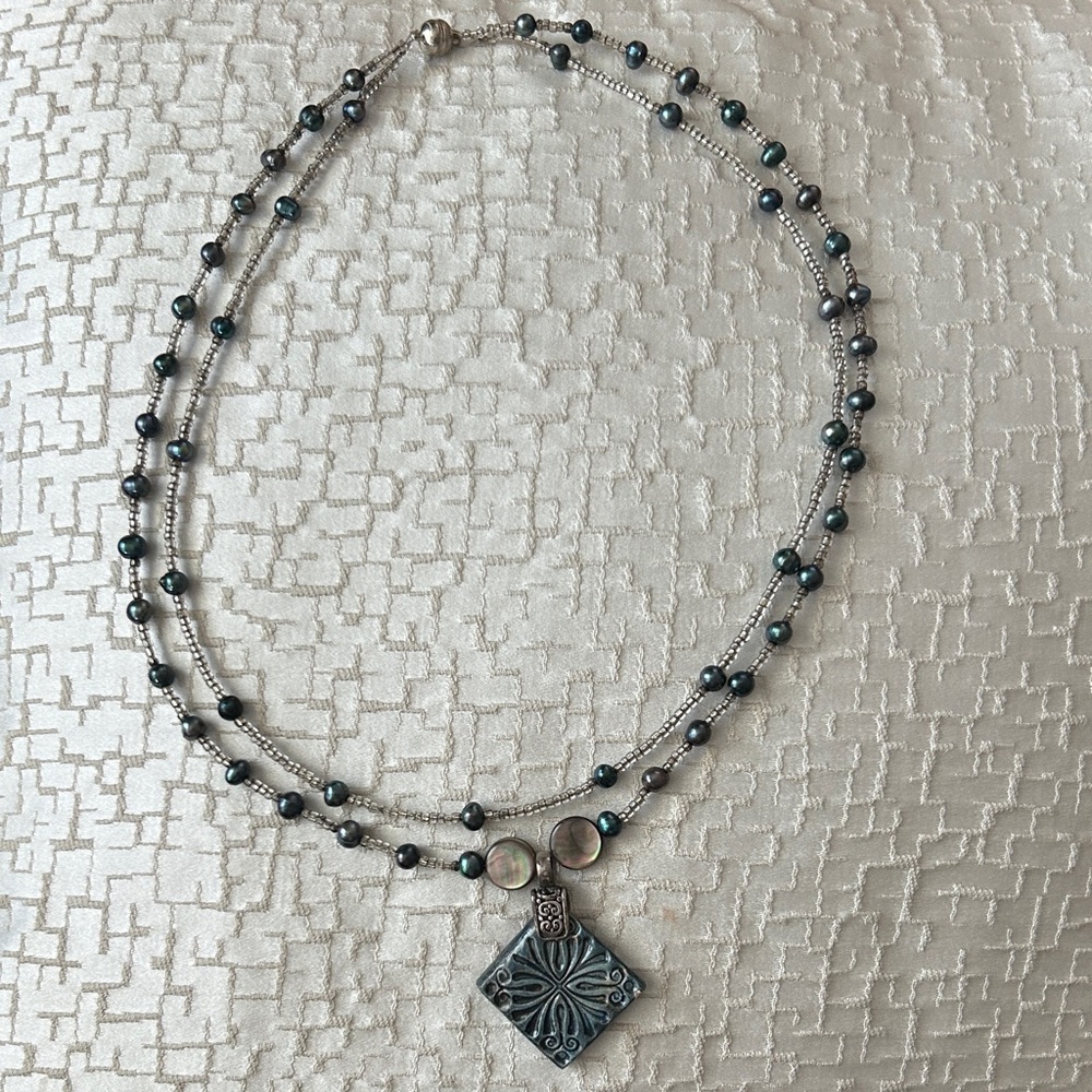 Elegant Silver and Black Beaded pearl Necklace